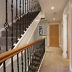 Smugglers Mews With Free Parking - By My Getaways