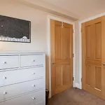 Smugglers Mews With Free Parking - By My Getaways